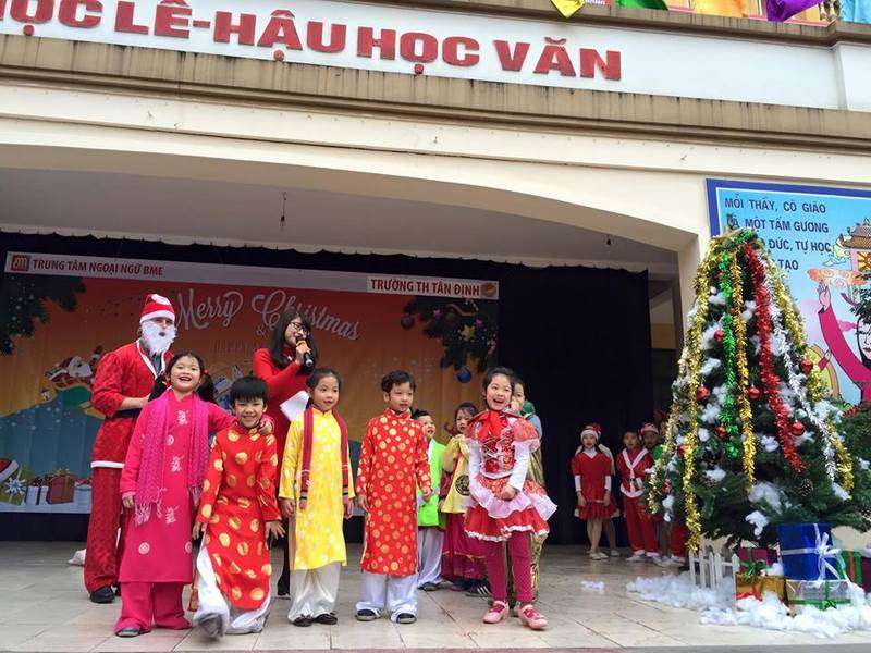 Tân Định - Trò chơi Đoán tên trang phục các nước